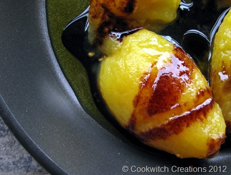 Tomato, oil, vinegar, pan